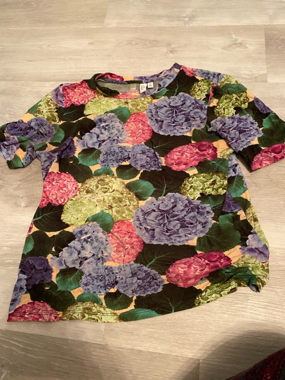 & OTHER STORIES T-Shirt Floral Hydrangea Crewneck Tee - Green Multi size S - Picture 2 of 3